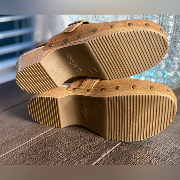 Cat & Jack Cognac Rainey Slip on Clogs - Size 2 - Picture 10 of 12